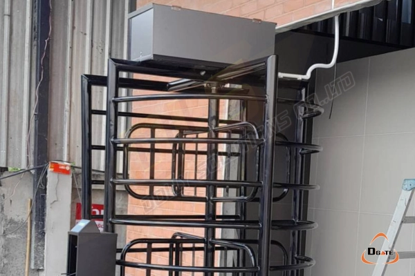 ประตูหมุนเข้าห้องน้ำ