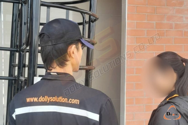 ประตูหมุนเข้าห้องน้ำ