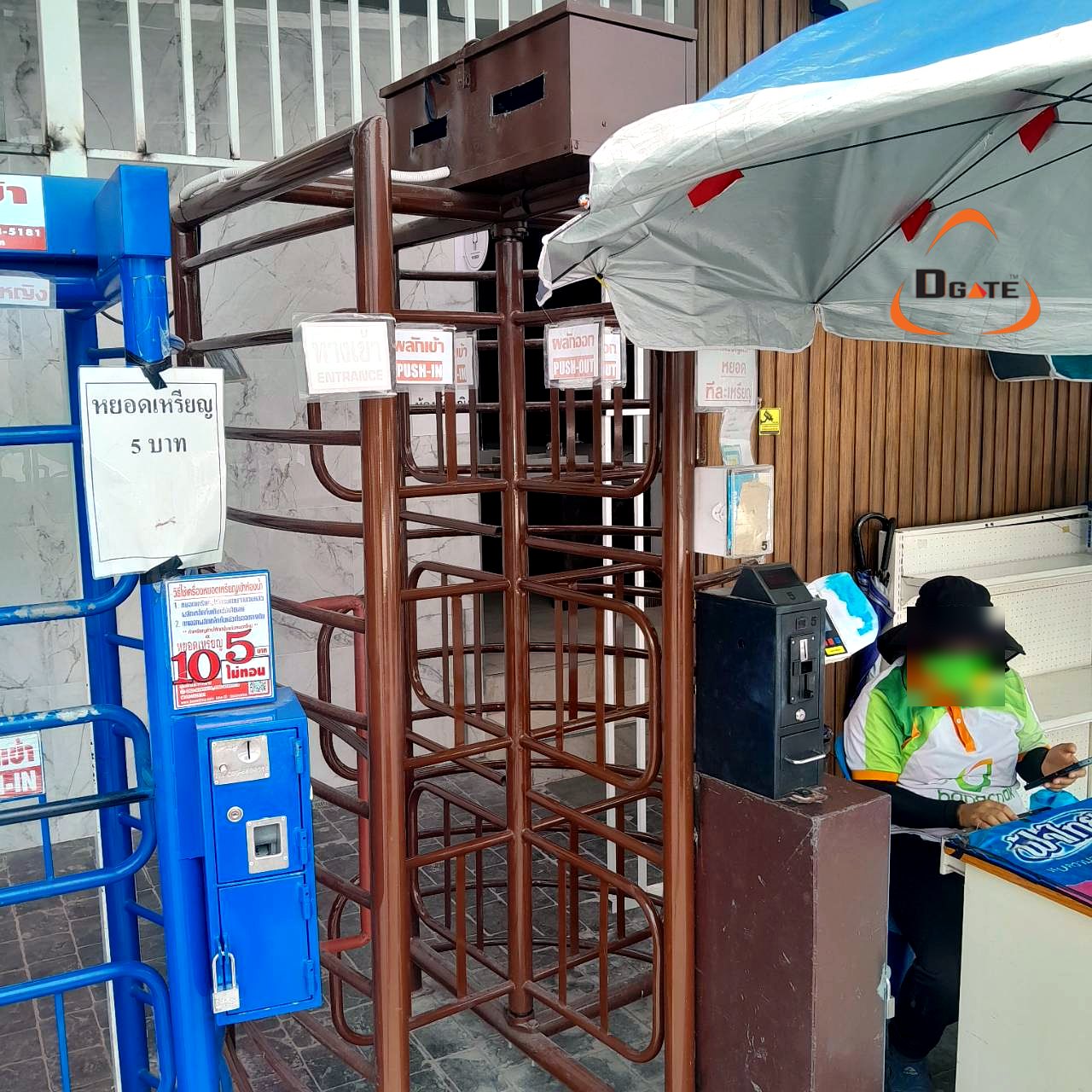 เซอร์วิสเครื่องกั้นทางเดินสามขาหน้างานจริง
