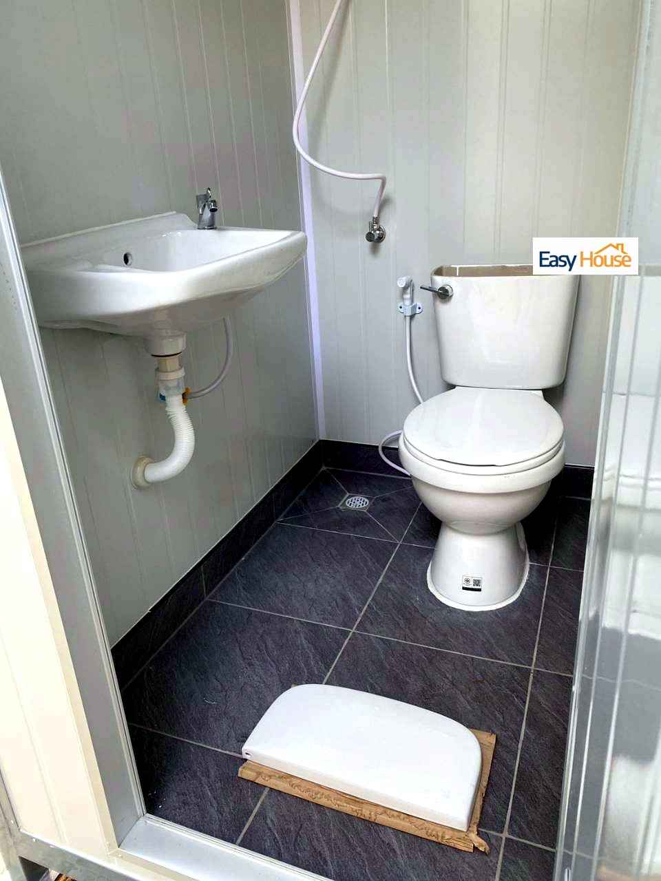 ห้องน้ำสำเร็จรูป ตู้เดี่ยว Muji Toilet TEH-TL03ที่ บริษัท ทริปเปิล ดับบลิว โปรดักชั่น จำกัด (สำนักงานใหญ่)